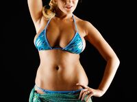 Teen Chikita ukazuje svá velká prsa a sexy nahé pózy