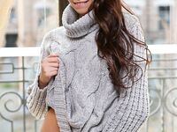 Rozkošná baba Foxy Alissa odhaľuje svoje roztomilé prsia a úžasný zadok