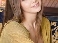 Beautiful babe Leanisa shows off her round sexy ass