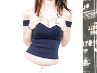 Belleza amateur se quita la ropa sexy