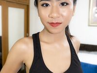 La belleza tailandesa Som muestra algo más que el tilko de PornHub