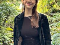 Melanie Marie shows her pussy