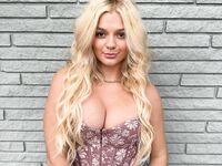 XXX fotky Abigail Lutz