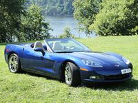 Dievča Malinda A ukazuje svoje krásne opálené telo