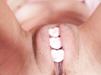 Blondínka Kenzie Reeves predvádza svoju hamburgerovú kundičku