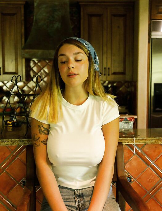 Beautiful babe Gabbie Carter poses in public